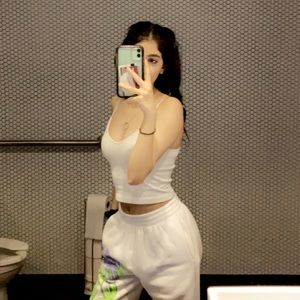 Meet your Posher, Elona